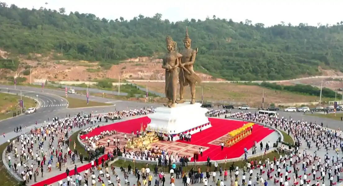 Statue of Preah Thong Neang Neak